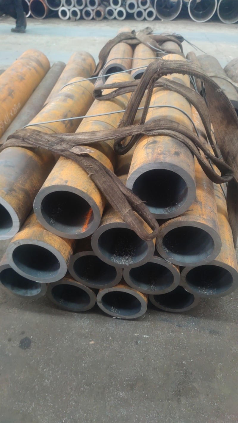 和平和平和平15CrMoG无缝钢管切割